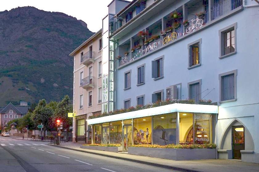 The Hôtel de l’Europe and its terraces in the heart of Saint-Jean-de-Maurienne
