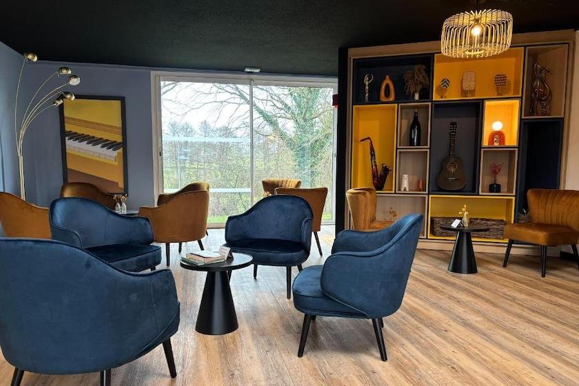 L’entrée de l’hôtel Ibis Avallon, à la sortie de l’autoroute A6