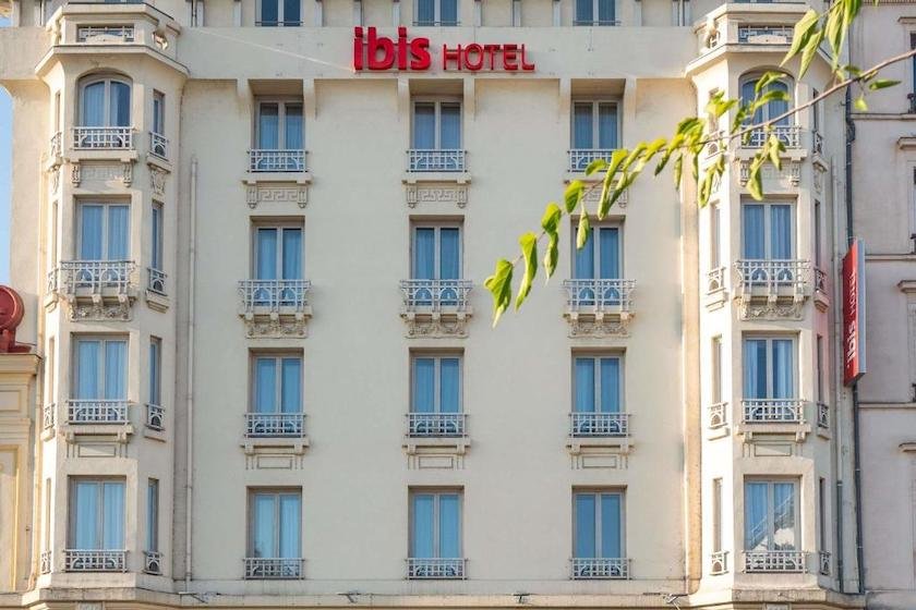 La façade de l’hôtel Ibis de Lyon Perrache