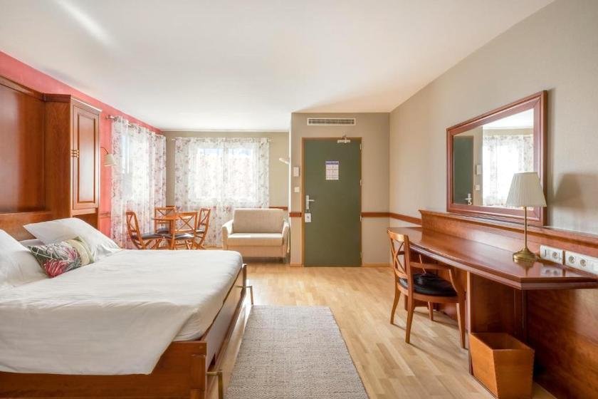 Newport Hôtel Restaurant sortie A6 Villefranche