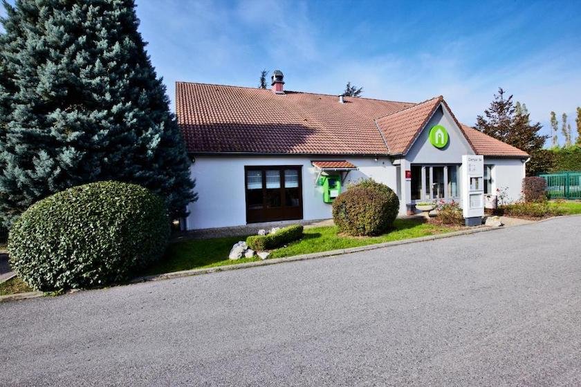 The main reception building of the Campanile Hotel in Chanas﻿