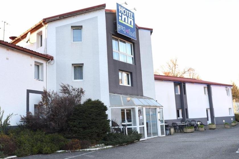 The white and grey façade of the Hôtel Inn, south of Chambéry