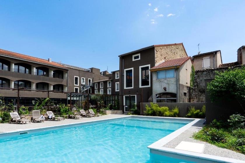 La grande piscine de l’hôtel Fac & Spera