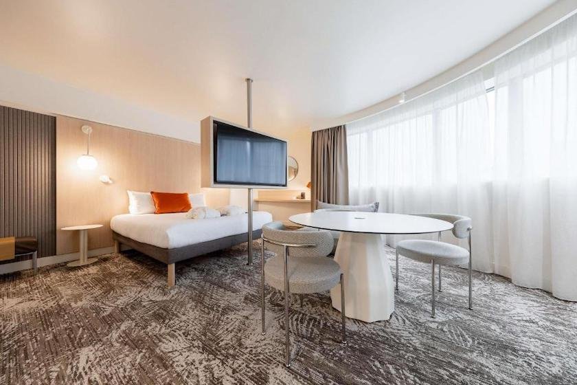 A studio room at the Hôtel Novotel Paris Porte d’Italie, with a kitchenette.