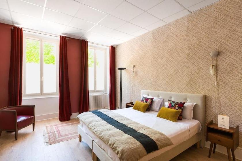 One of the double rooms at the Grand Hotel de la Poste de Vienne, featuring a more traditional/classic style.