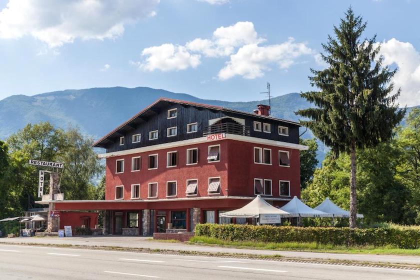 L’hôtel Ô et Cimes dont certaines des chambres on vue sur l’Isère