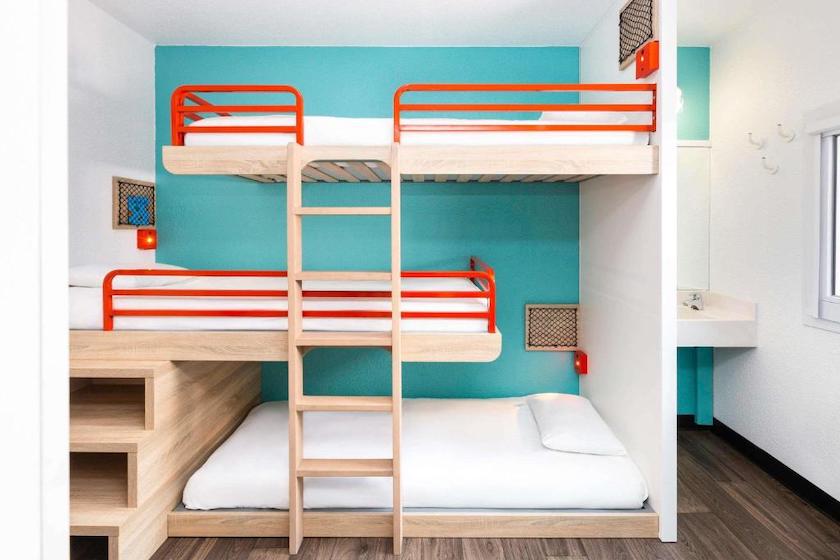 Les 3 lits superposés d’une des chambres Combi pour 5 personnes de l’HotelF1 de L’Isle-d’Abeau