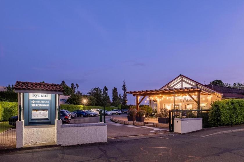 The Kyriad hotel and its L’Alpage restaurant just off the motorway, east of Lyon.