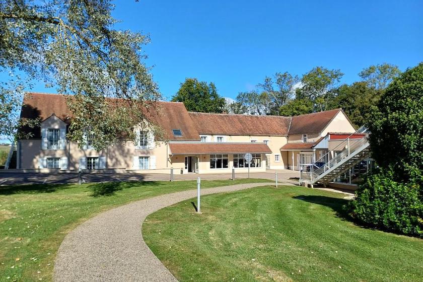 Le moulin de la Coudre Logis Hotel near A6 motorway
