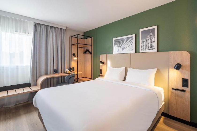 Une chambre double agréablement aménagée à l’hôtel Hôtel Campanile Prime au nord de Lyon
